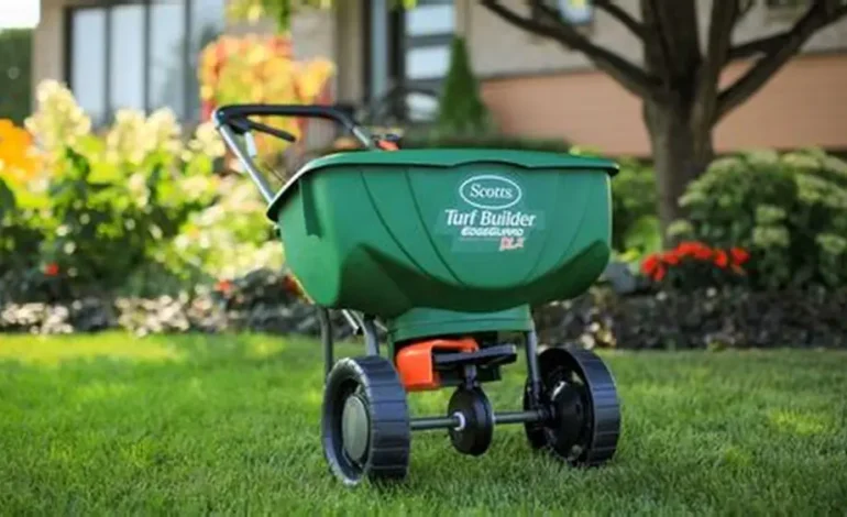 Scotts Turf Builder EdgeGuard DLX Broadcast Spreader